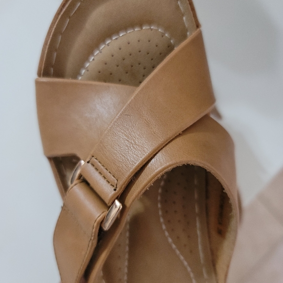 CLN Dominica Women's Slip- on Sandals Size 6 - Picture 10 of 11